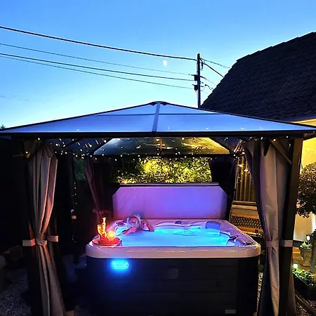 Kristaly Pihenohaz Feriehus *